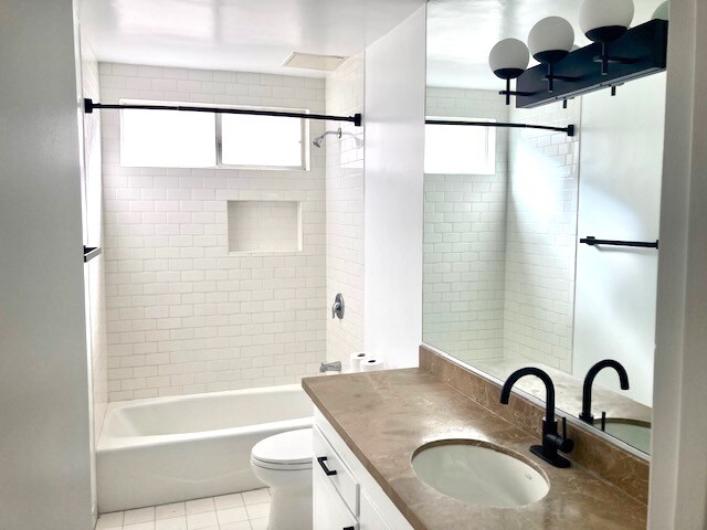 Building Photo - 827 7th St