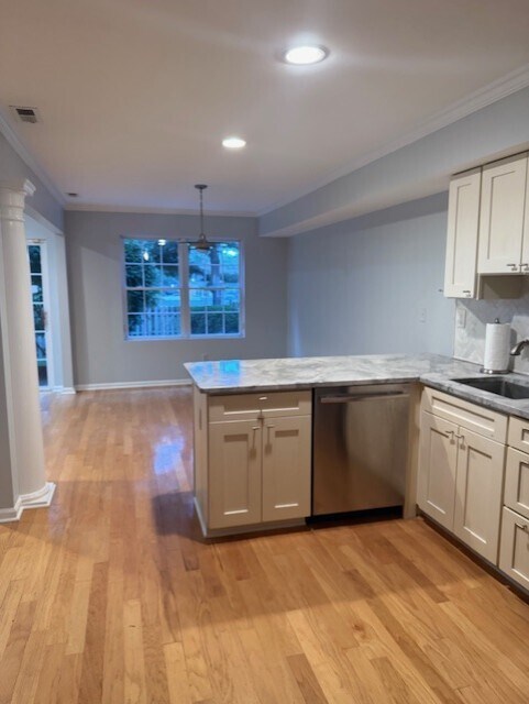 Modern Kitchen - 3 Paula Way