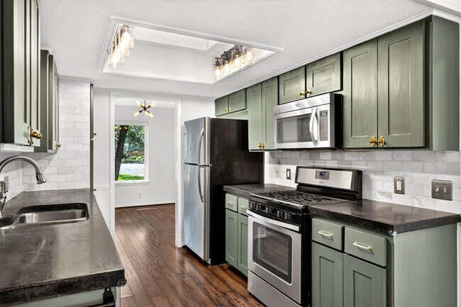 Building Photo - 1804 Stagecoach Trail