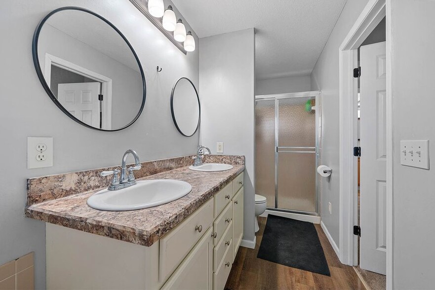 Building Photo - 5512 Meadow Passage Dr