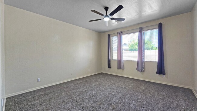 Building Photo - VERY popular neighborhood in Goodyear!