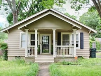 Building Photo - 218 S Valentine St