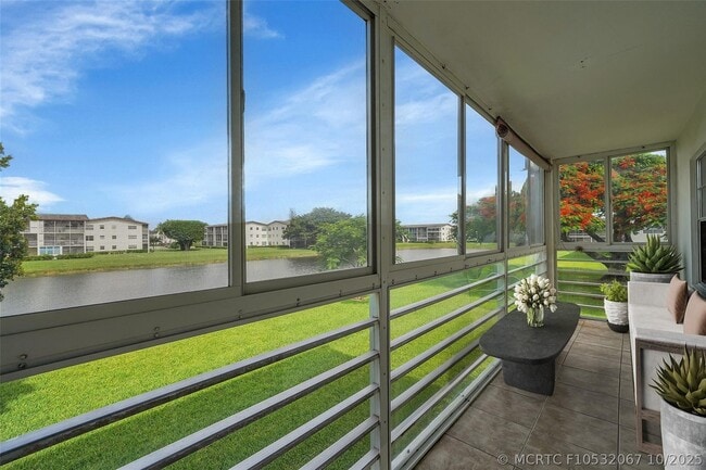 Building Photo - 486 Fanshaw L