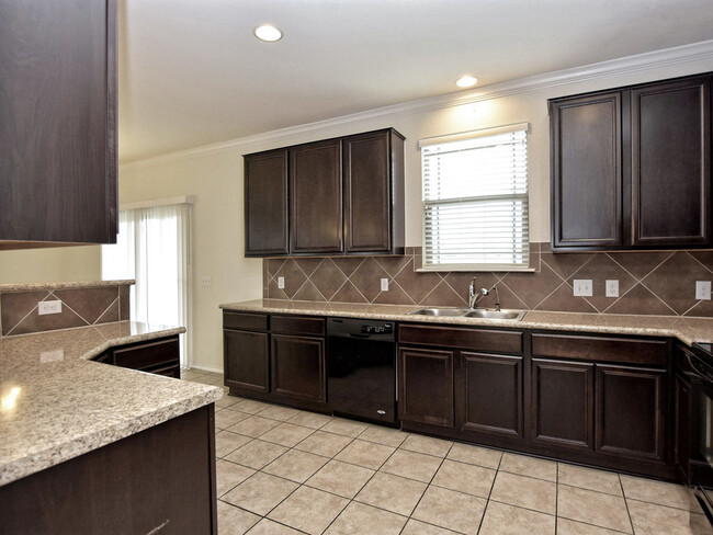 Building Photo - Inviting two story home in Berdoll Farms.