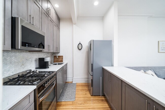 Building Photo - 27 Thorne St