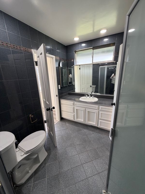 Building Photo - 5301 Dubois Ave