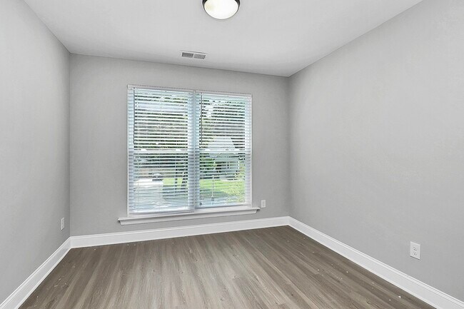 Building Photo - 2732 Catalina Ave