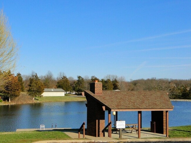 Building Photo - 2005 Waterfront Dr N