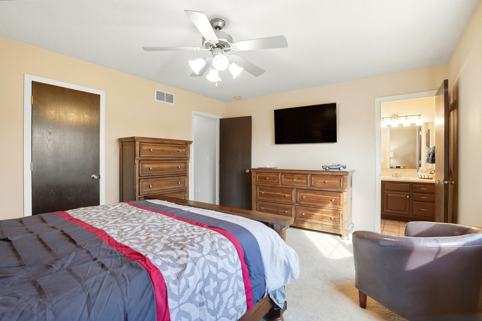 Building Photo - 235 Lockmoor Ave