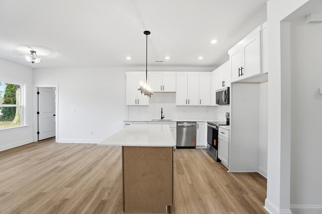 Building Photo - 201 Dale Dr