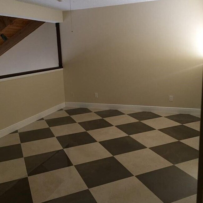 Building Photo - 10740 S Golfview Dr