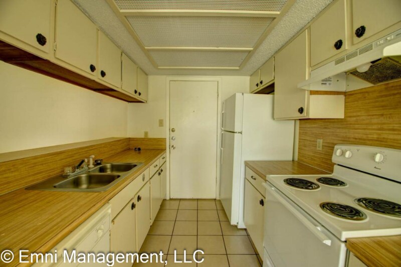 Building Photo - 1408 Garnet Rd