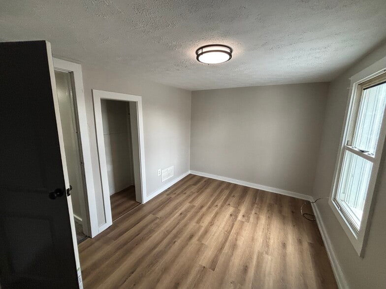 Building Photo - 668 Sullivan St