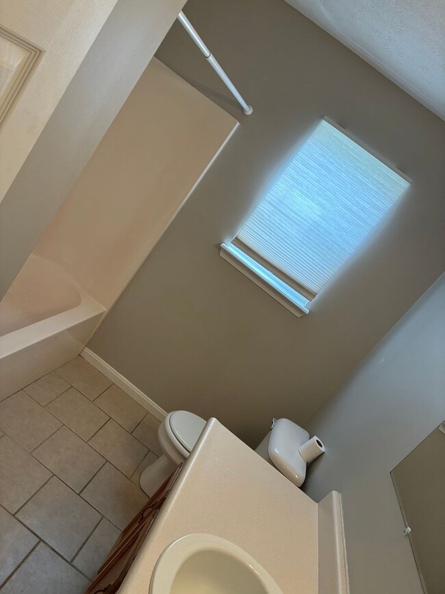 Building Photo - **NEW PRICE**   **New Paint**   **New Carpet**  Ready for YOU!!