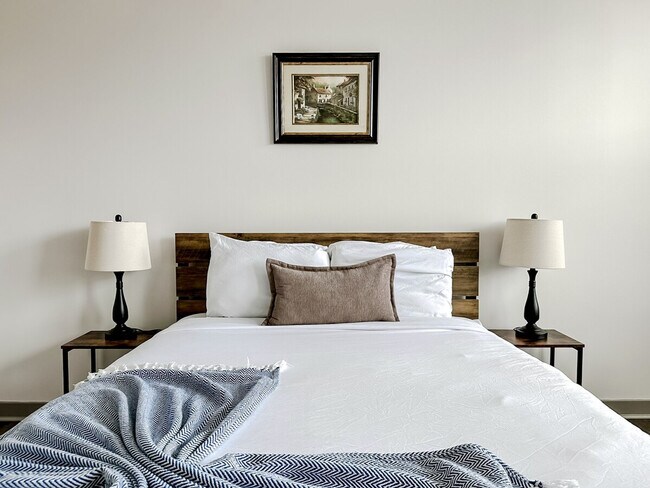 Building Photo - 111 E 4th St