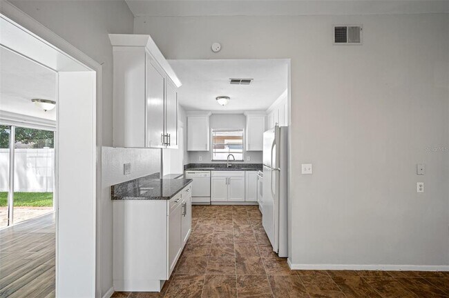 Building Photo - 1411 Thistledown Dr