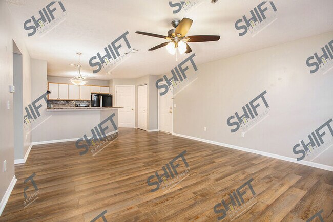 Building Photo - 3065 Poplar Creek - Updated Condo