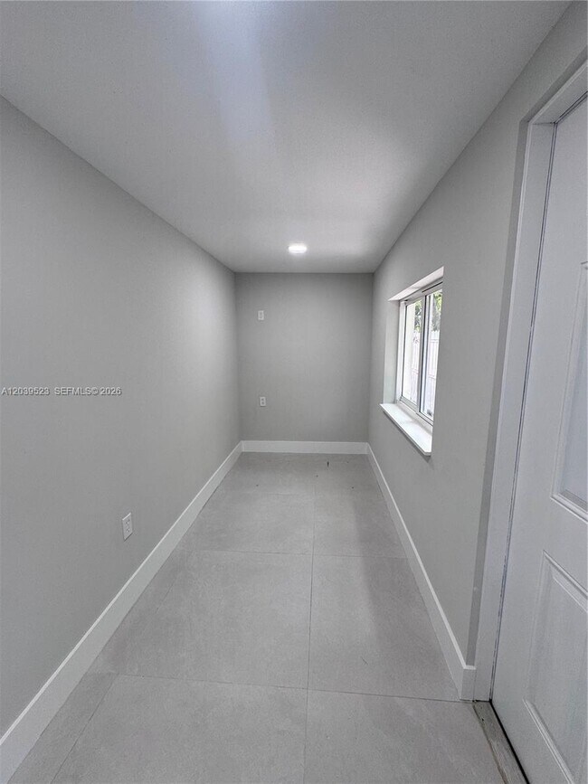 Building Photo - 850 NW 109th St