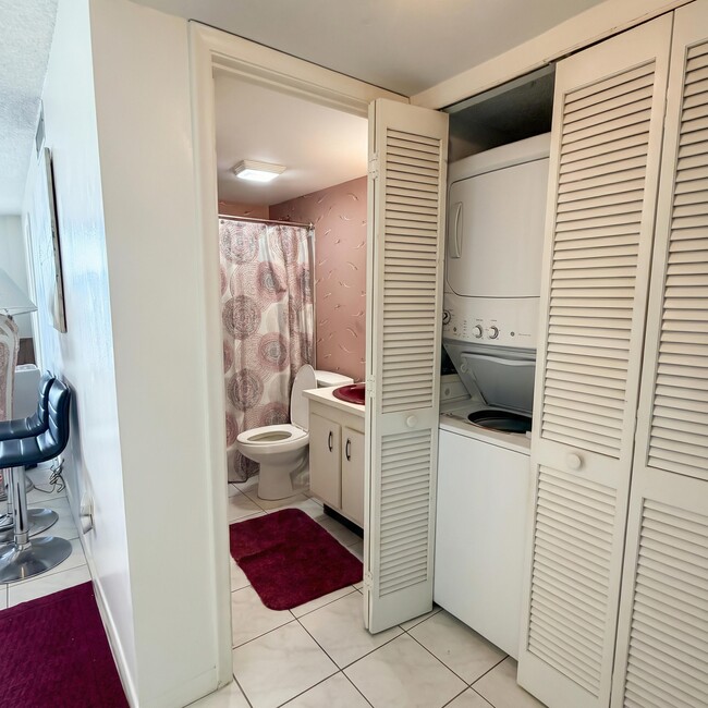 Building Photo - 4250 N Hwy A1A