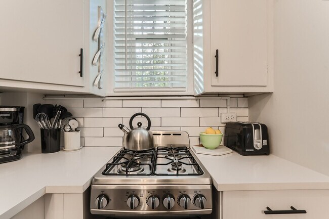 Building Photo - 1666 Detroit St