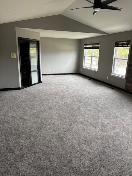 Building Photo - 1028 Pierpoint Ln