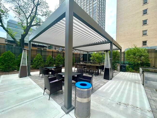 Building Photo - 3950 N Lake Shore Dr