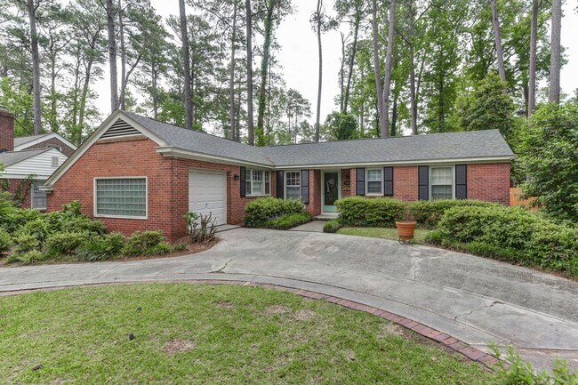 Building Photo - Charming 3 Bedroom, 2 Bath All-Brick Bungalow with Garage!