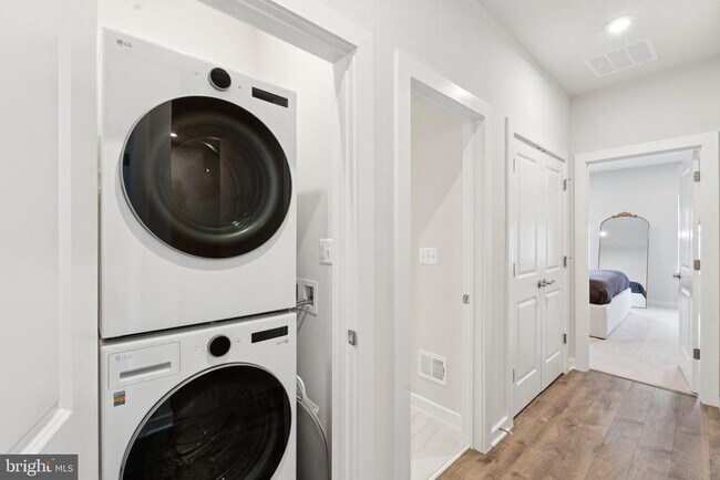 Building Photo - 1750 Blue Spruce St