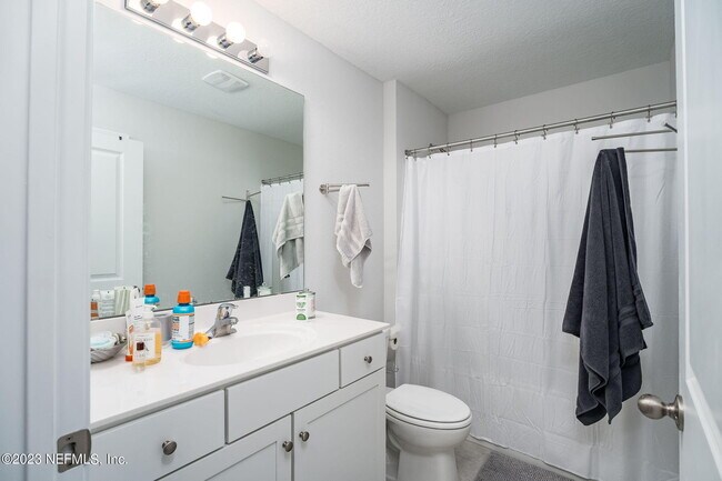 Building Photo - 581 Meadow Ridge Dr