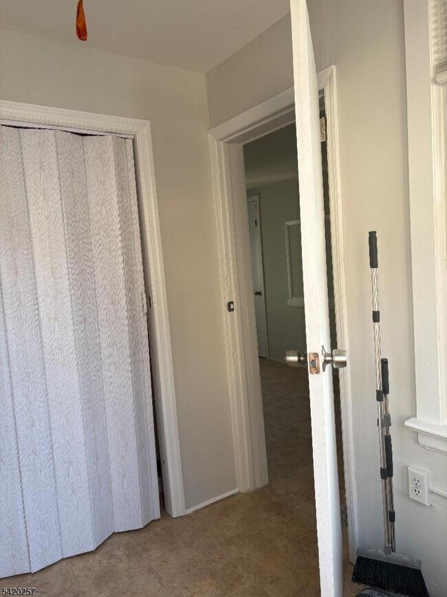 Building Photo - 161 Union Ave