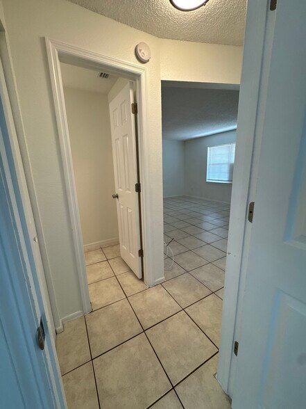 Building Photo - 1936 Wolford Rd