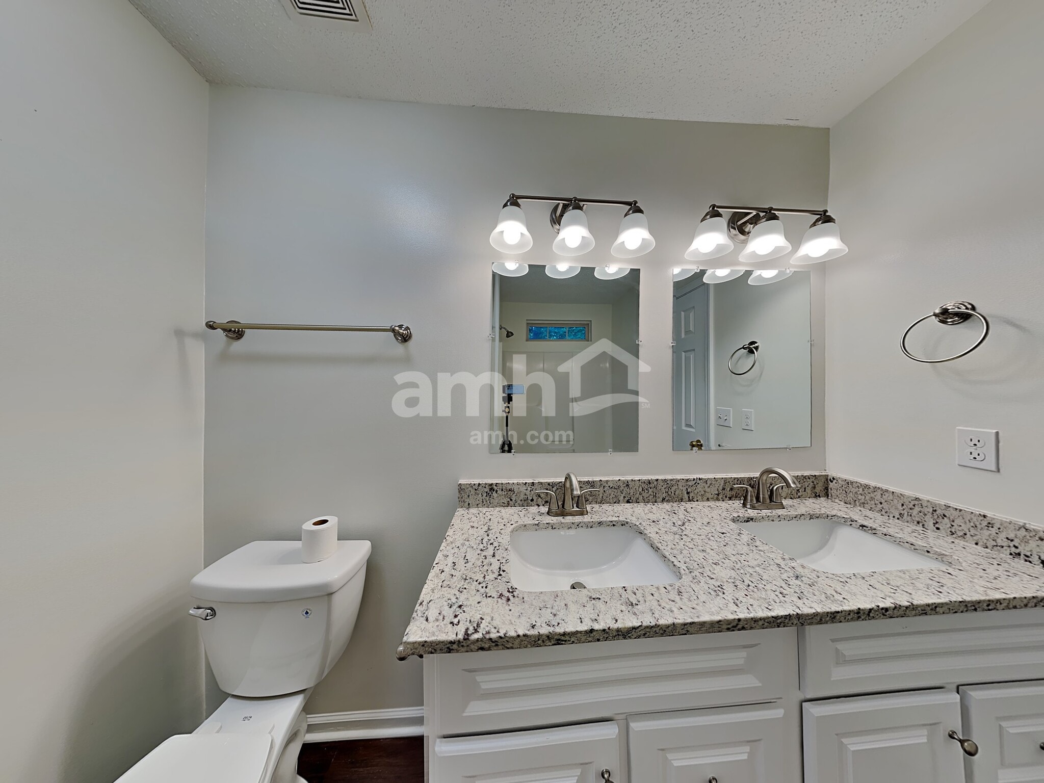 Building Photo - 7 Hazeltine Ct