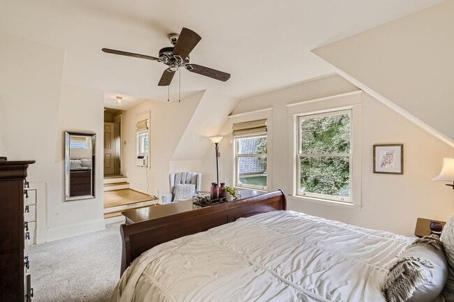 Building Photo - Queen Anne Home