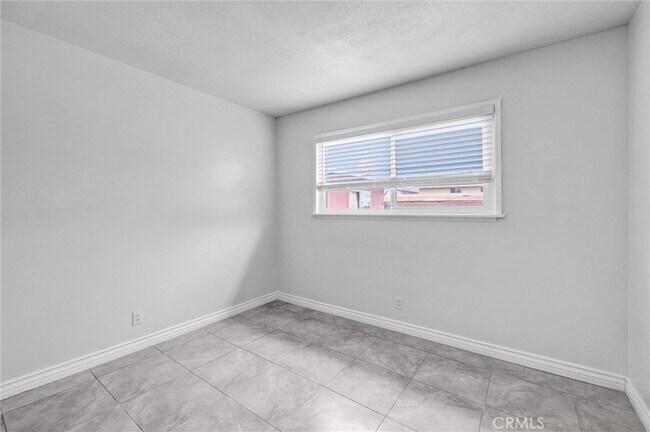 Building Photo - 9436 Ramona Ave