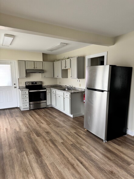 Building Photo - 379 US Route 7 N