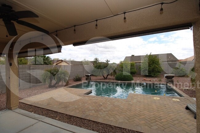 Building Photo - 4567 E Meadow Land Dr