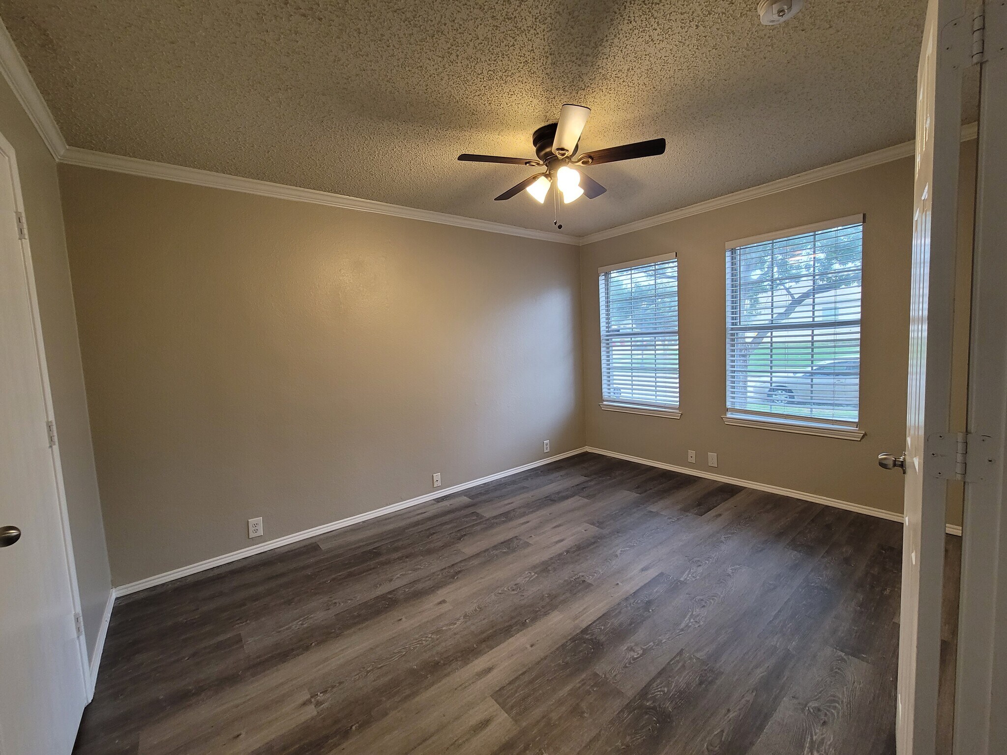 Building Photo - 4203 Falcon Dr