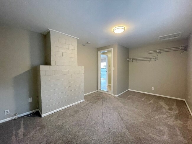 Building Photo - 4Bd/2Ba Shoreline House