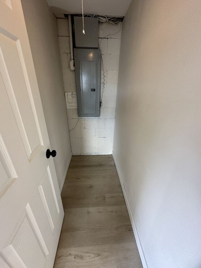 Building Photo - Well-Maintained 3-Bed, 1.5-Bath Home for Lease – 1,056 sq ft