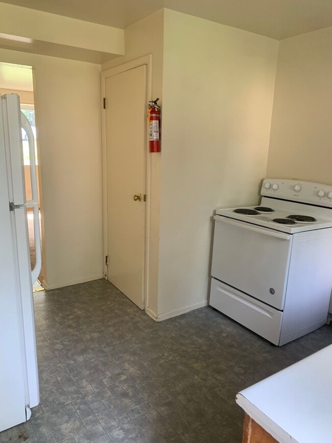 Building Photo - 1926 3 Waddle Rd