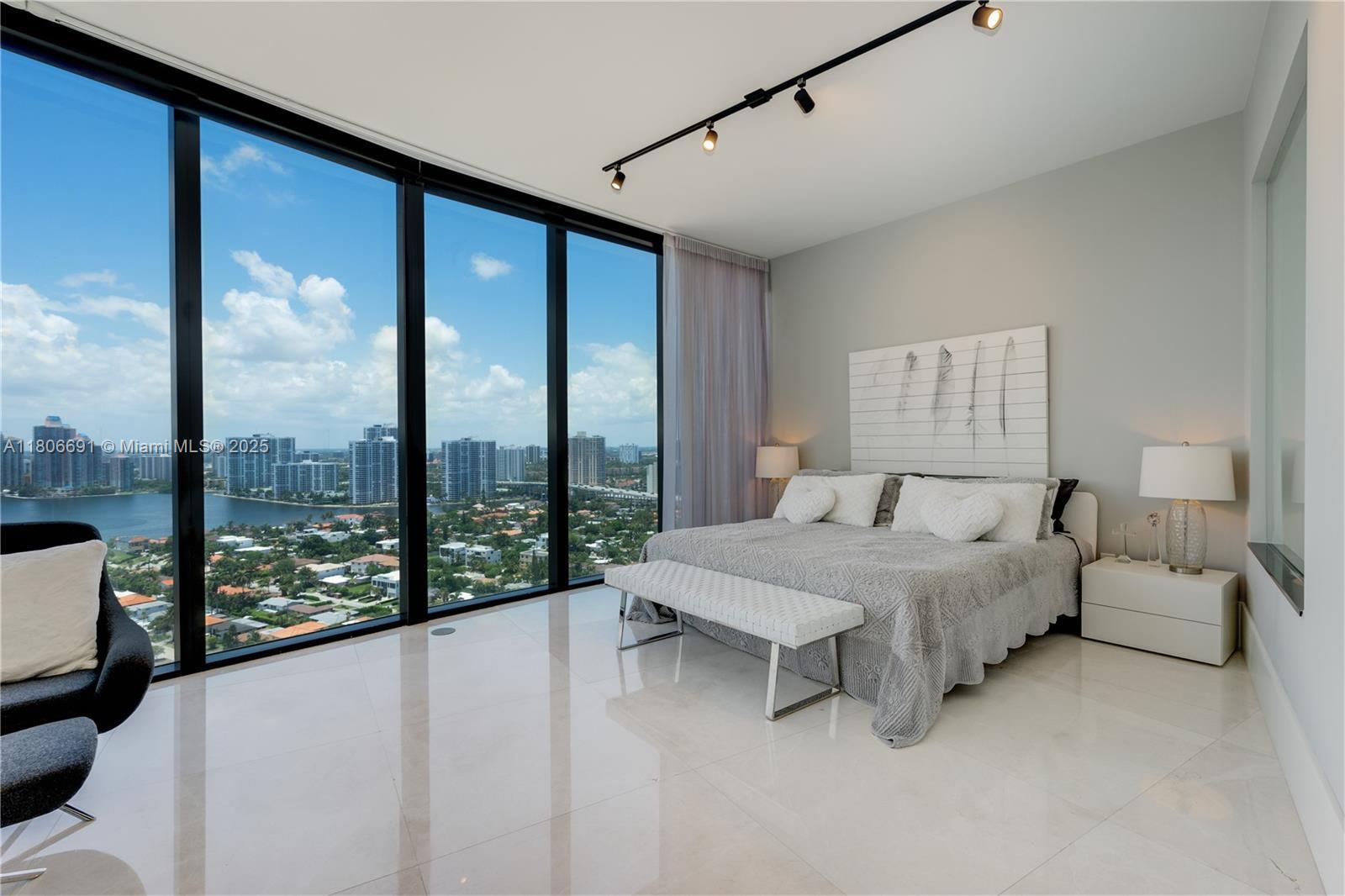 Building Photo - 18555 Collins Ave
