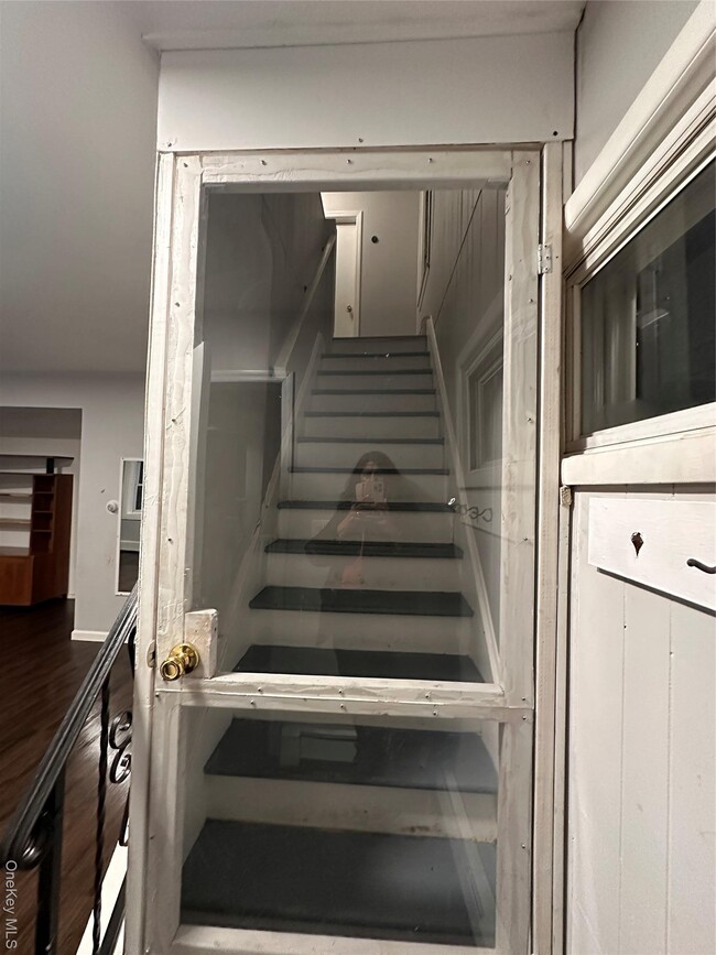 Building Photo - 44 Harding Ave