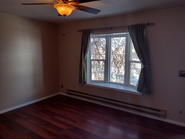 Building Photo - 1127 9th W Ave