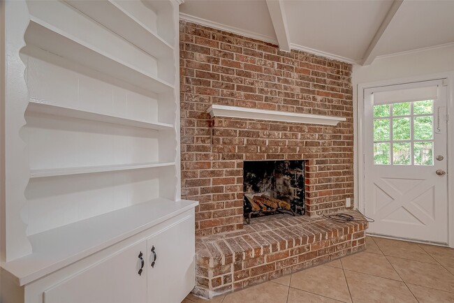 Building Photo - 5711 Braesvalley Dr