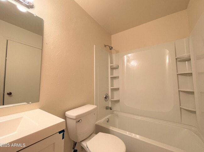 Building Photo - 4718 E Portland St