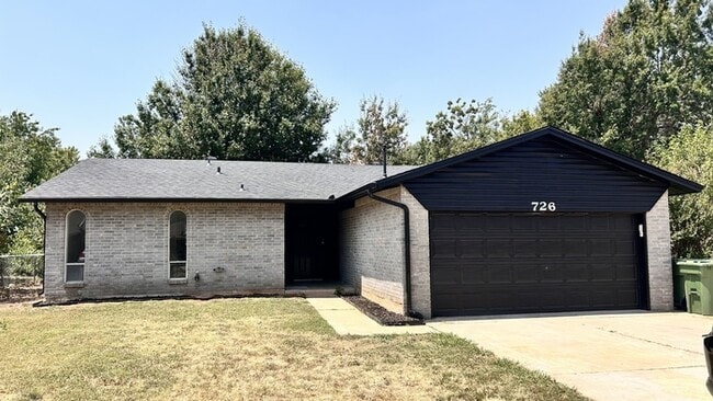 Building Photo - 726 Garden Grove