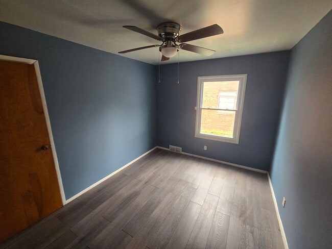 Building Photo - 3BD/ 1.5 BA Home for Rent Cleveland