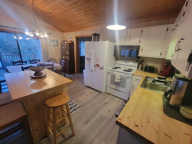 Building Photo - 260 Shuler Dr