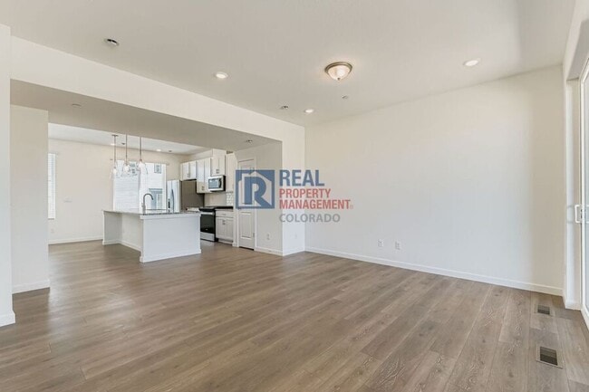 Building Photo - 1747 Peak Lp