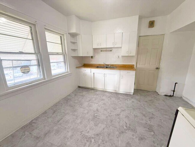 Building Photo - 8505 Garfield Blvd